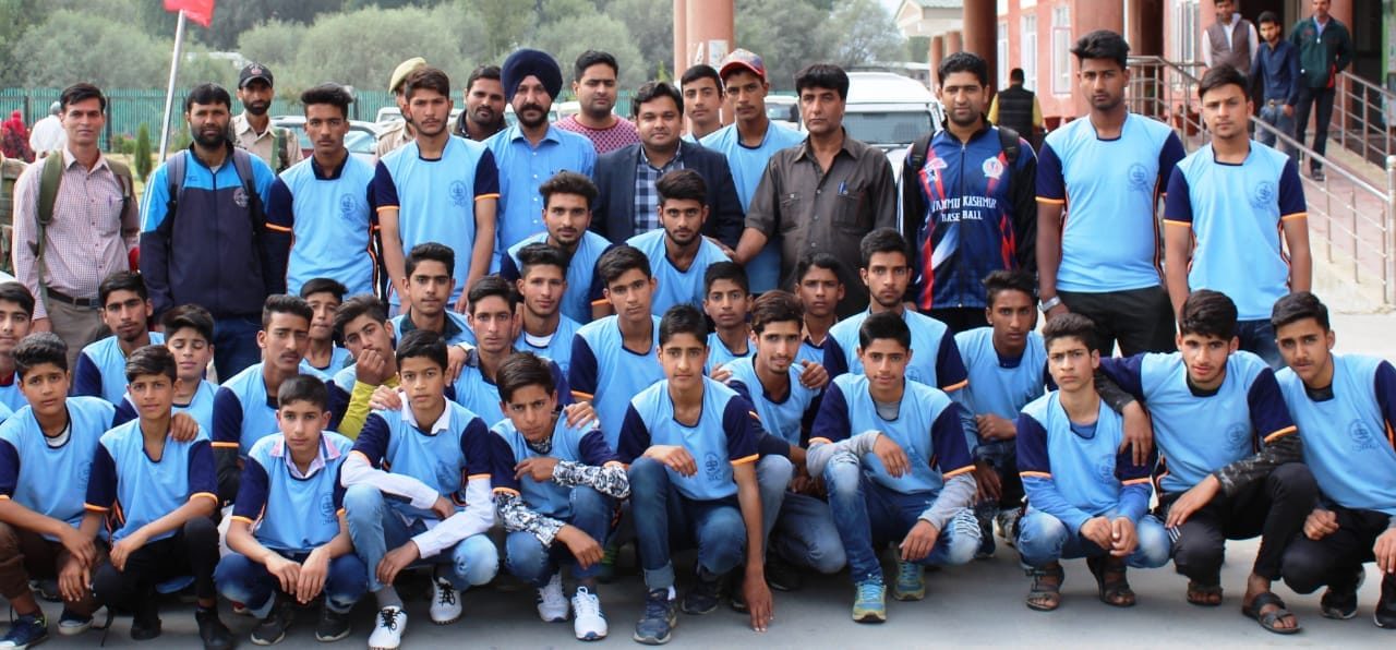 DDC Ganderbal Flags off students for inter-district Baseball tournament