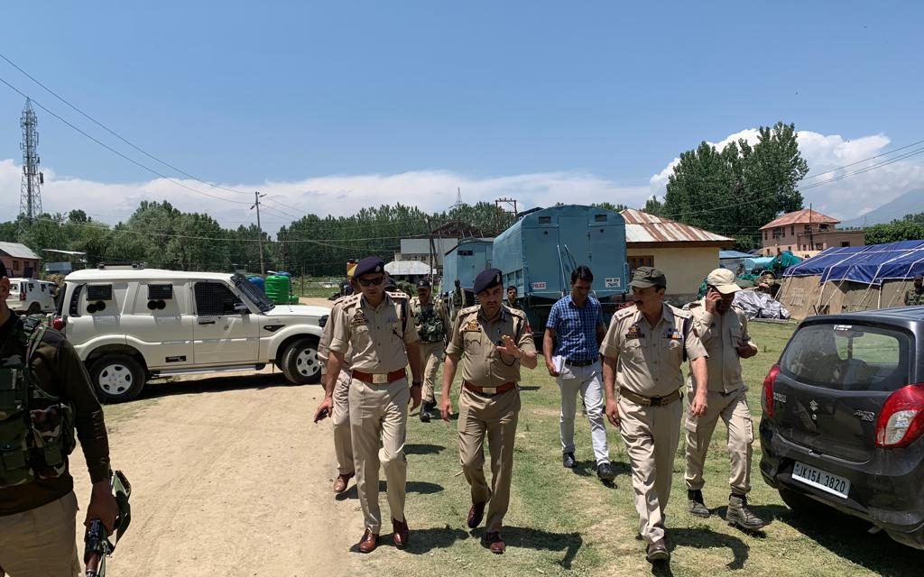 DIG NKR visits Yatra transit camp Shadipora Sumbal, Reviews Yatra arrangements