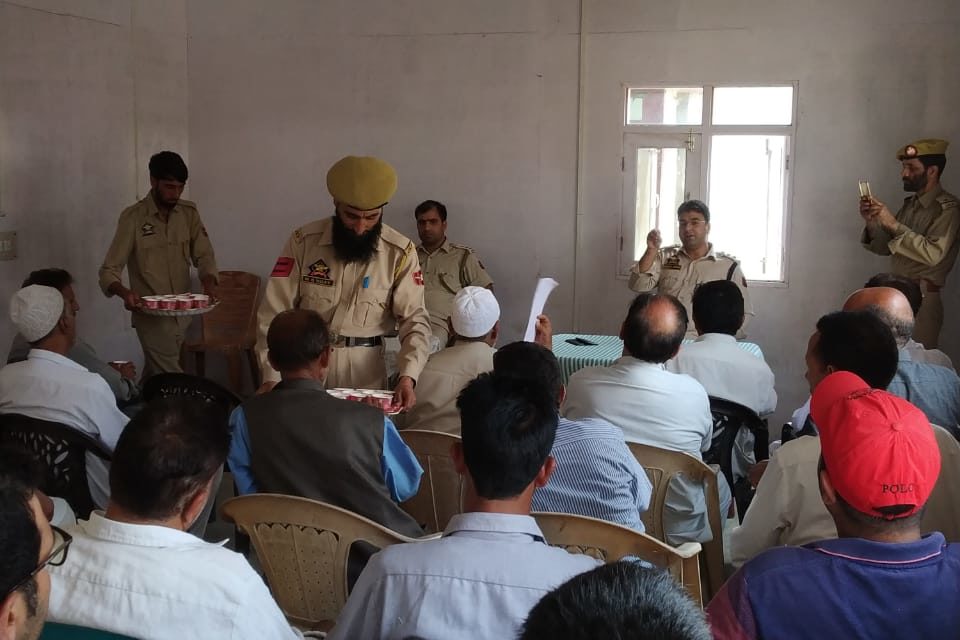 Sumbal Police Organizes Meeting With Public