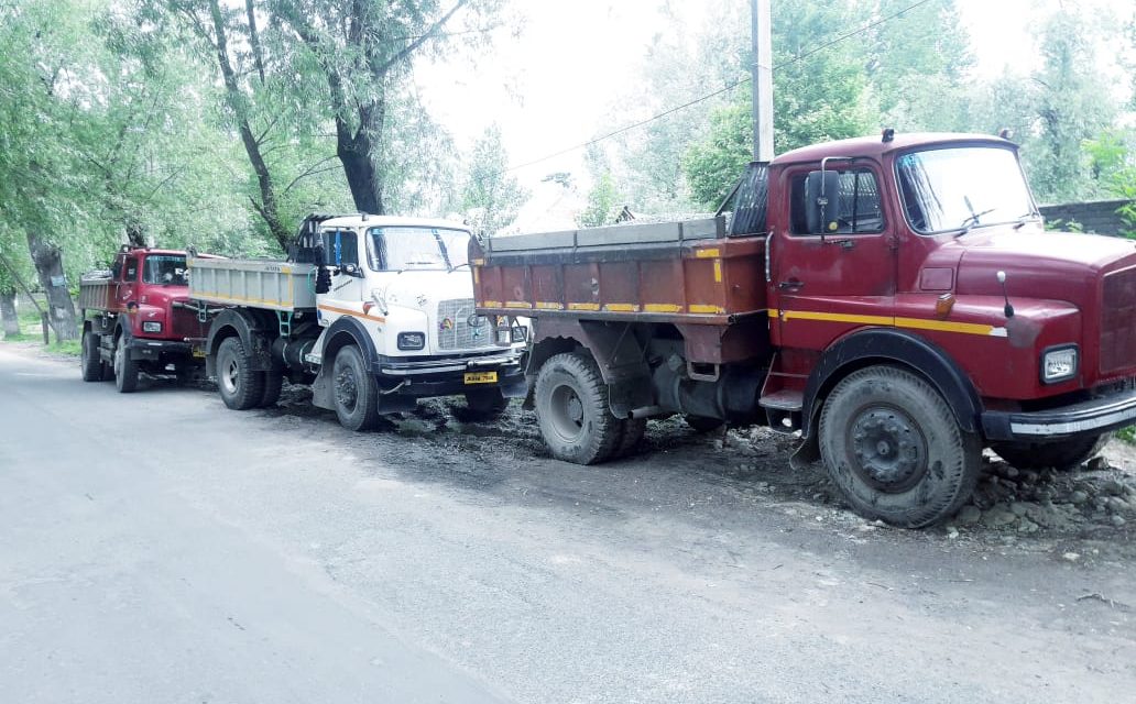 Police arrests 3 persons and seizes 3 vehicles for defying Govt orders in Ganderbal