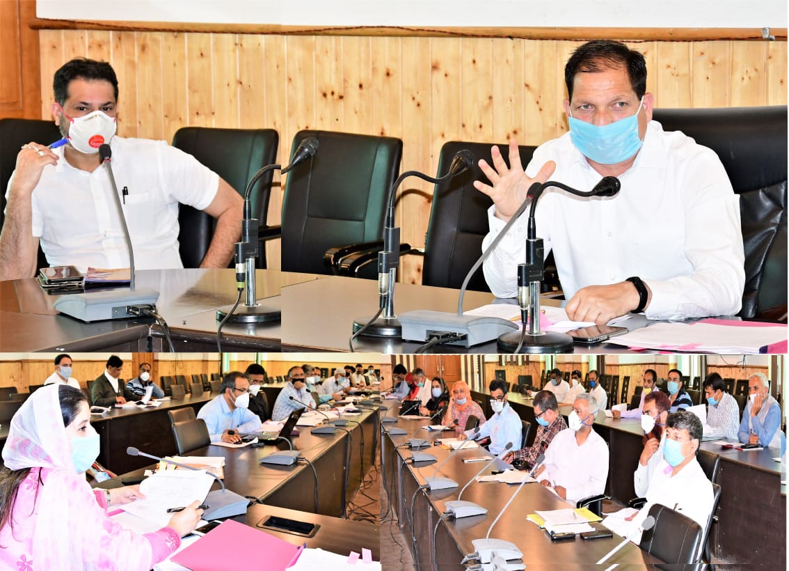 DC G’bal reviews developmental scenario in district
