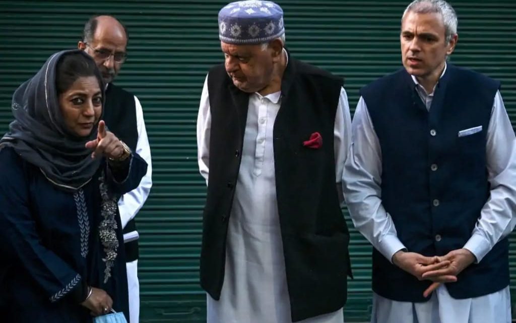 Abdullah, Mufti families torch bearers of Indian flag in J&K: Bukhari