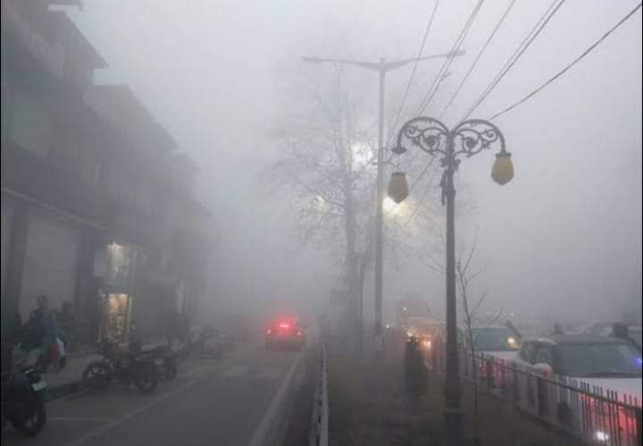 No Let Up In Deep Freeze In Kashmir, Dense Fog Envelops Srinagar