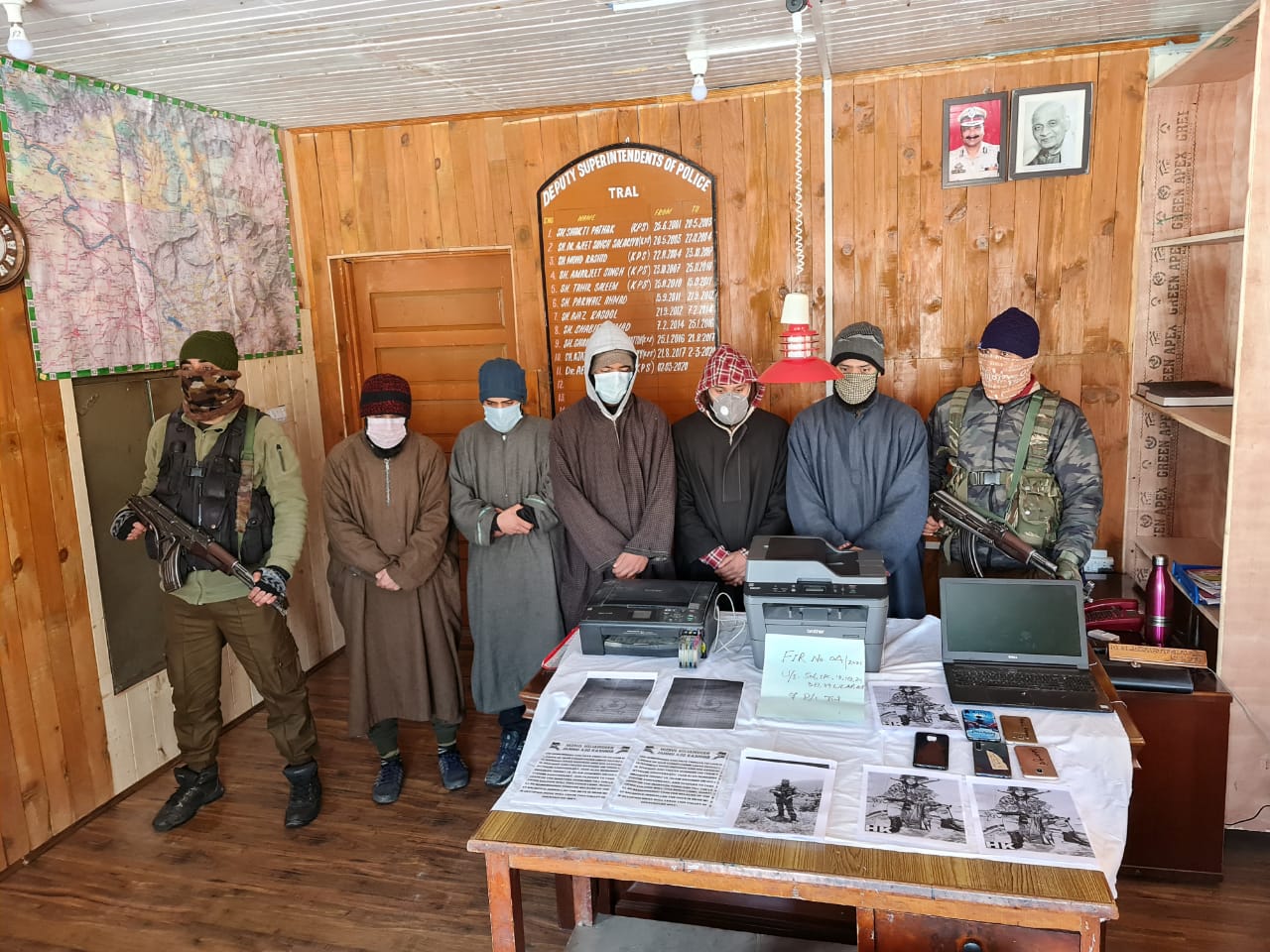 Police arrests 05 persons for pasting threat posters in Awantipora