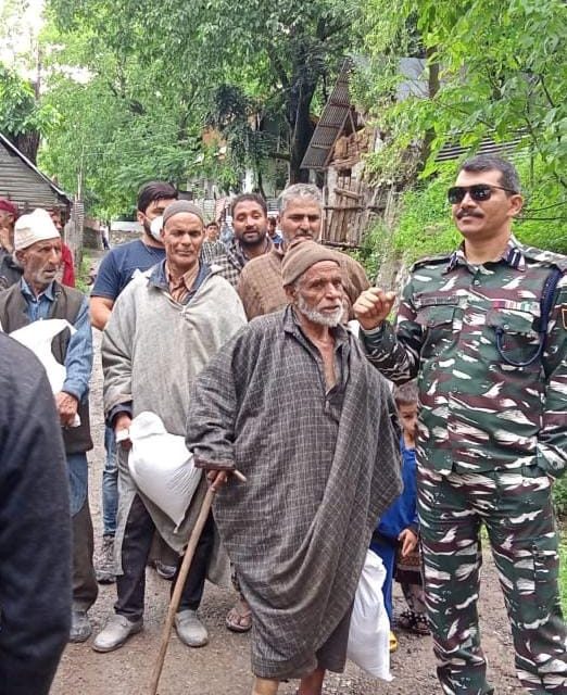 CRPF 118 Bn Gund distributed door to door Ration in Ganderbal District