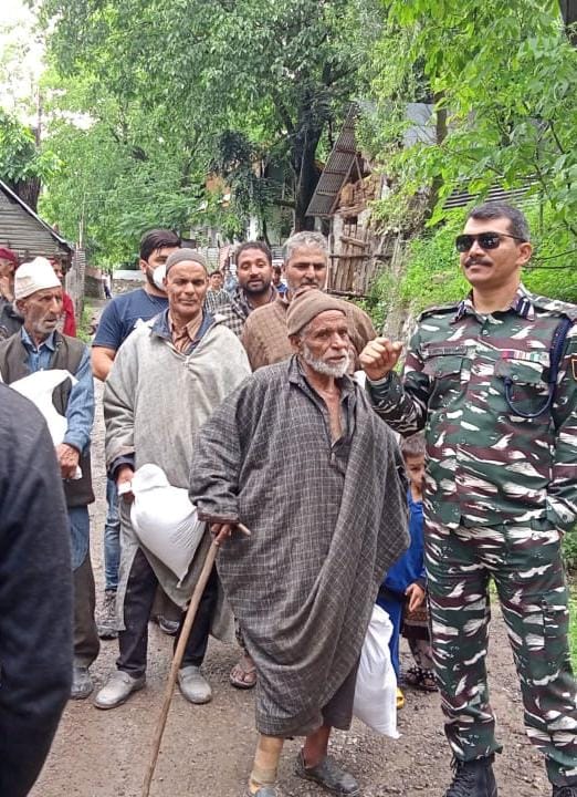 CRPF 118 Bn Gund distributed door to door Ration in Ganderbal District