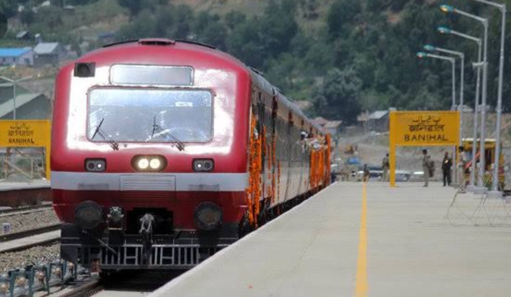 Train service remain suspended on Baramulla-Banihal track