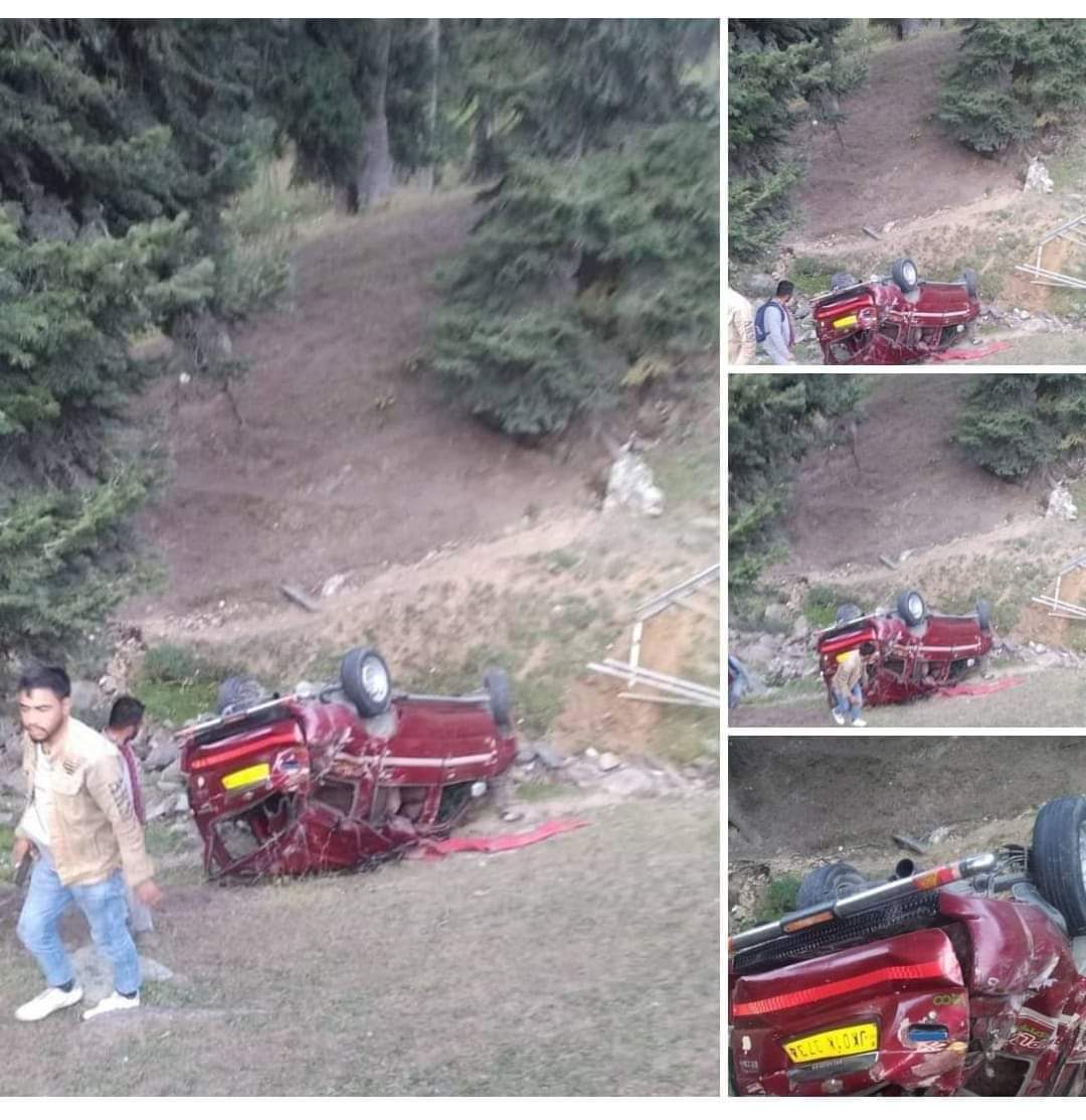 8 tourists injured after vehicle turns turtle on Tangmarg-Gulmarg road