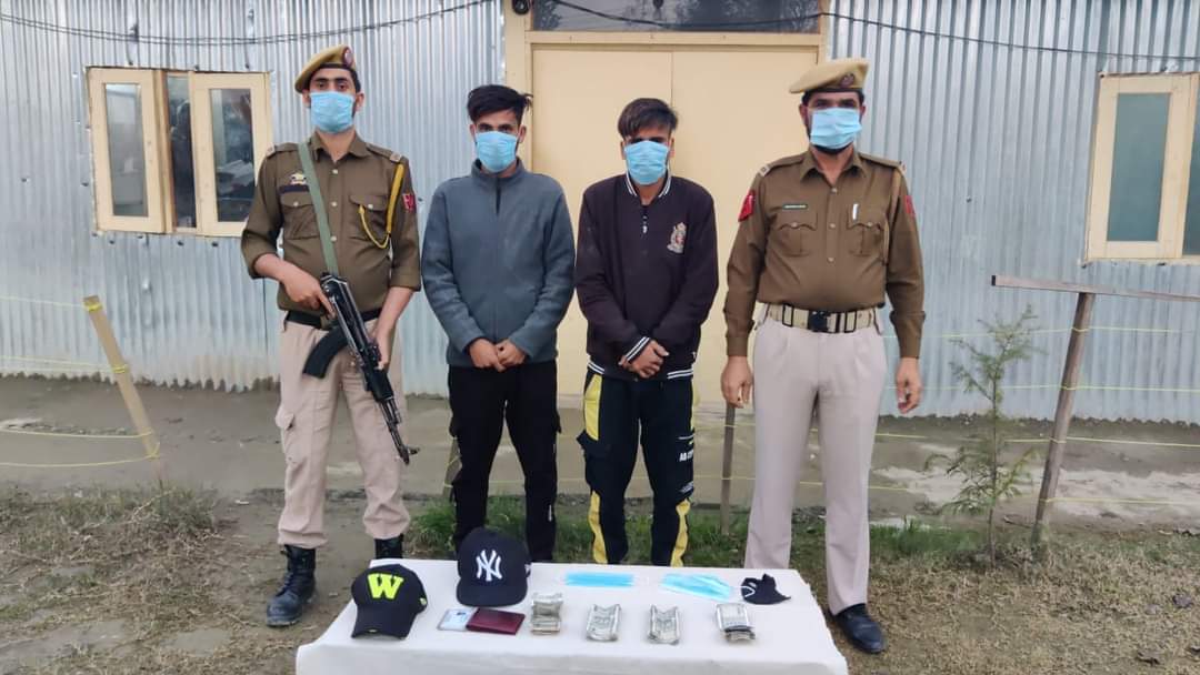 Budgam Police arrests 02 theives; Stolen ATM card,cash & wallet recovered