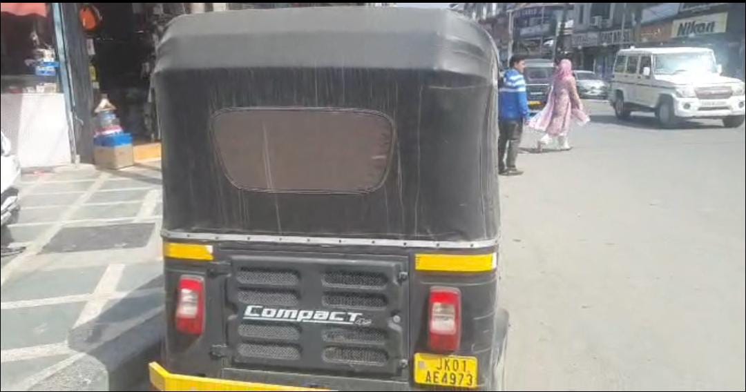 Police asks Auto—Rikshaw drivers to remove hidden cavities