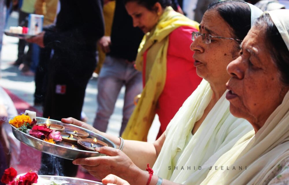 Mela Kheer Bhawani celebrated with religious fervour and gaiety at Tullamulla;Thousands of devotees offered Pooja and paid obeisance