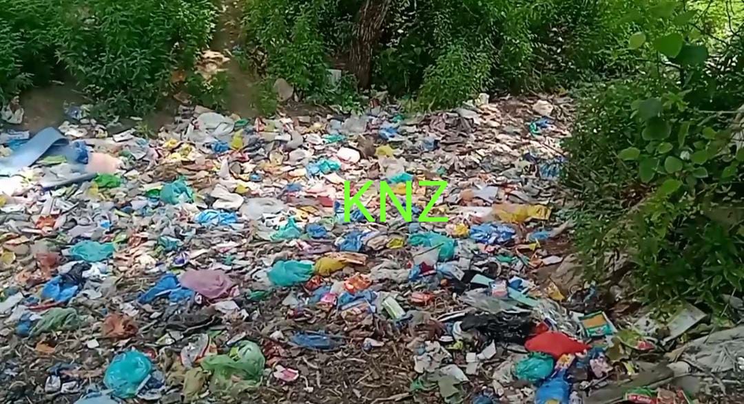 Heaps of Garbage Dump at Baghwan Mohalla Safapora, residents suffer