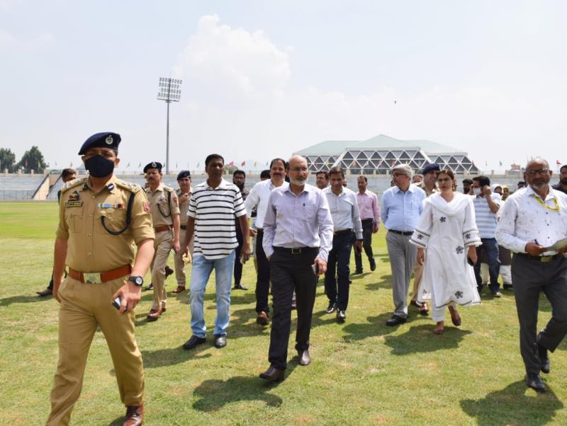 DIG Central, Addl. Comm’r Kashmir review Independence Day, 2022 arrangements at Bakhshi Stadium