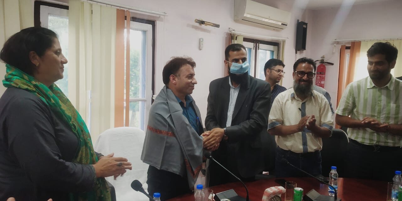 Rural Development Department Ganderbal accords warm farewell to outgoing ADDC and ACP