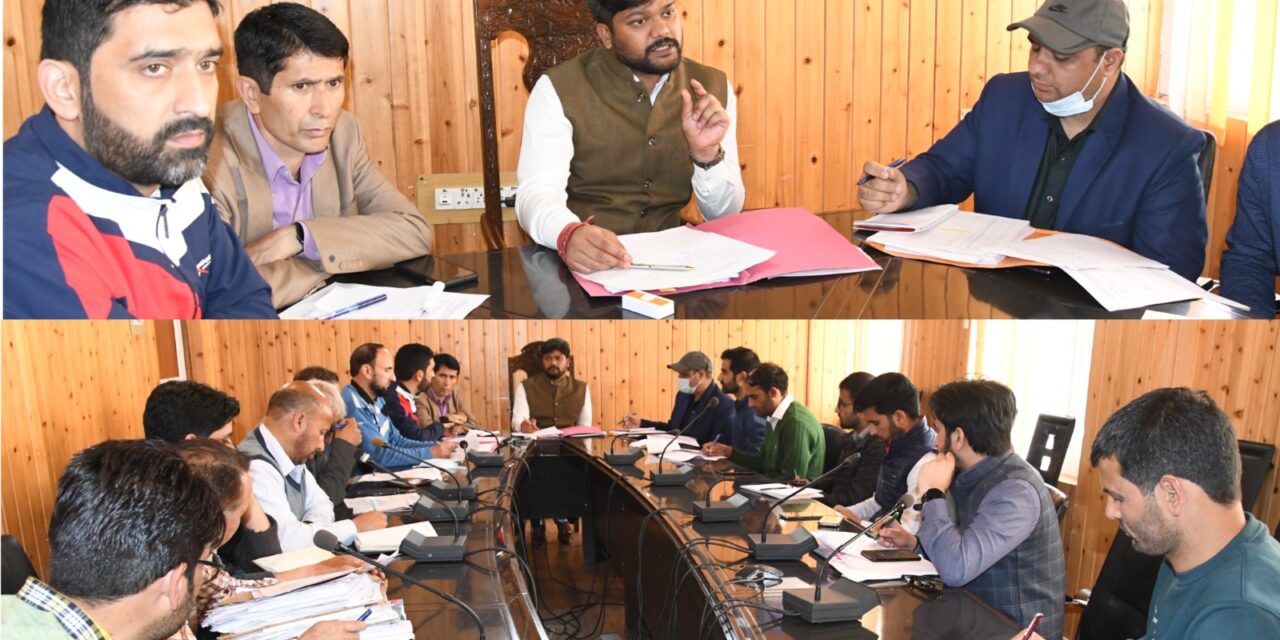 DEO Ganderbal reviews SSR of Photo Electoral Rolls-2023 in district