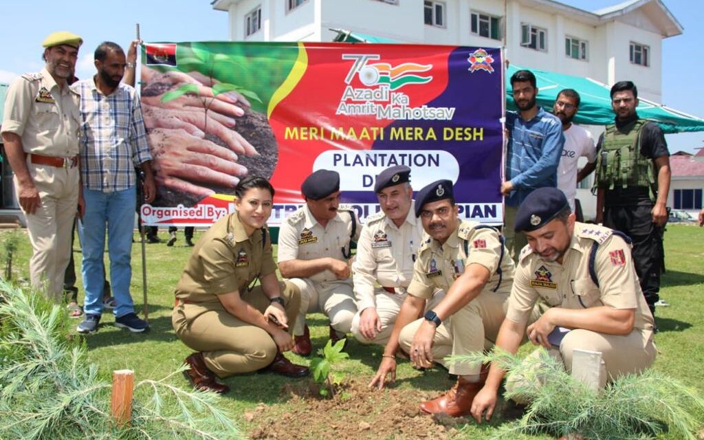 Police observes “Meri Maati Mera Desh” campaign in various police establishments across valley