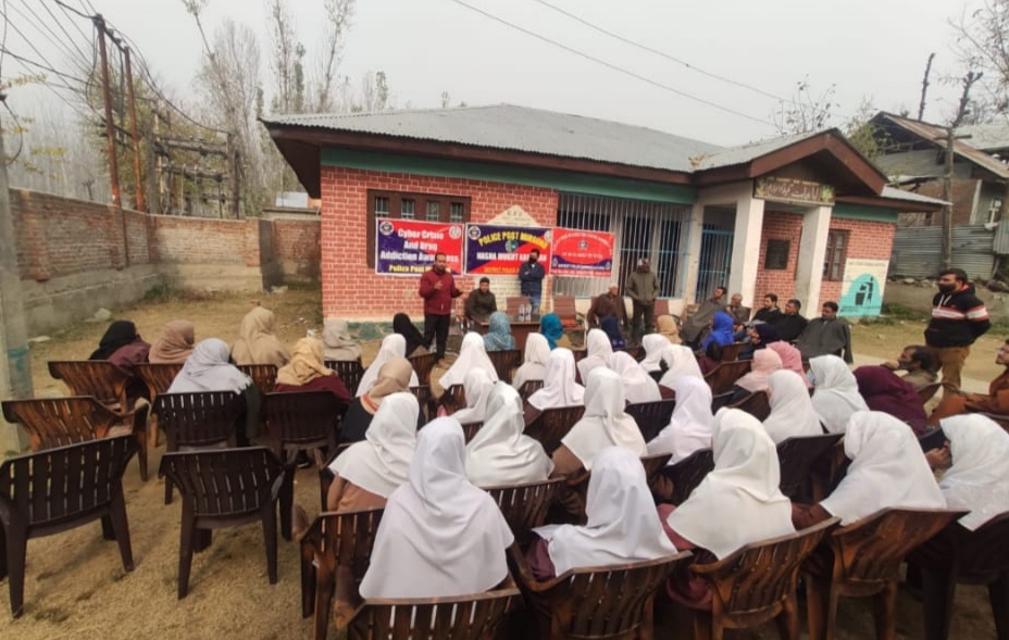 Police organizes awareness programme on drug abuse in Baramulla