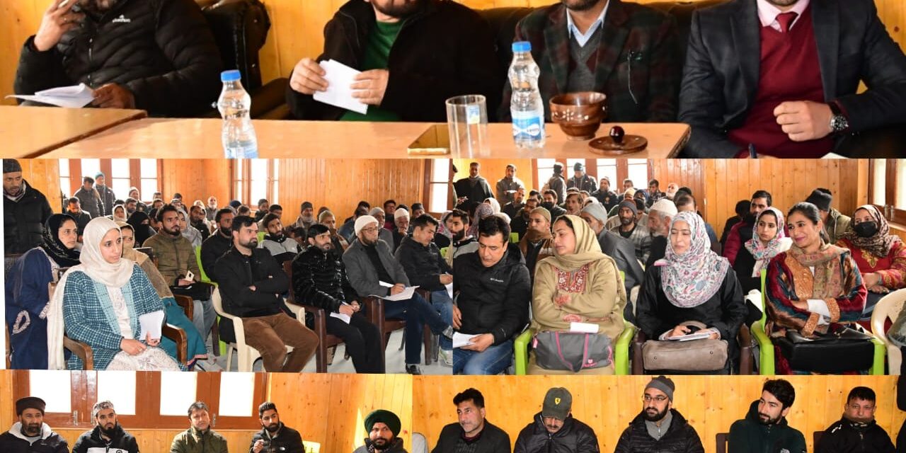 Weekly Block Diwas held at Wakura, Ganderbal;Locals hail VBSY initiative