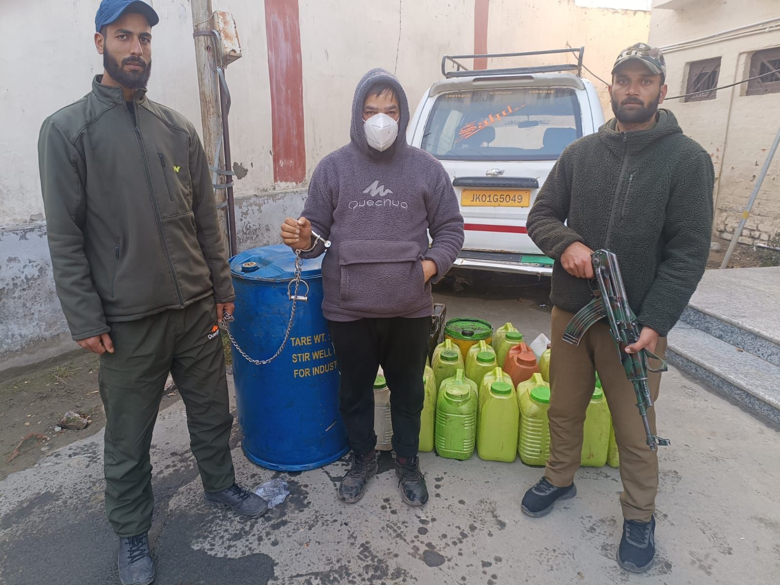 Police arrests black marketeer in Baramulla