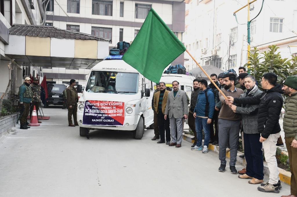 police flags off group of students for 24th rashtra katha shivir