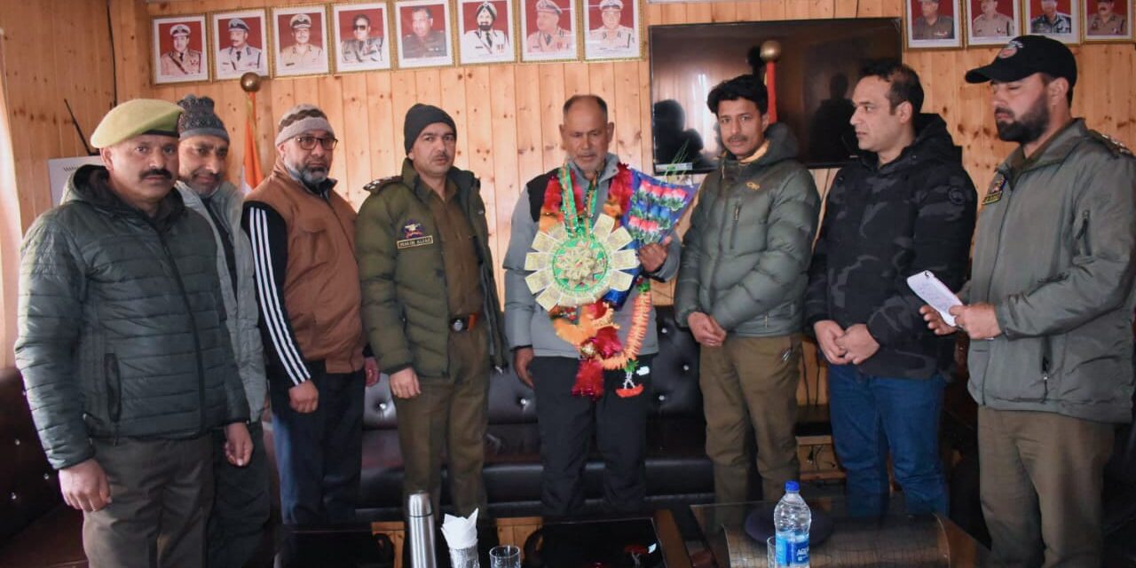 Ganderbal Police accorded warm send off officer on his superannuation at DPL