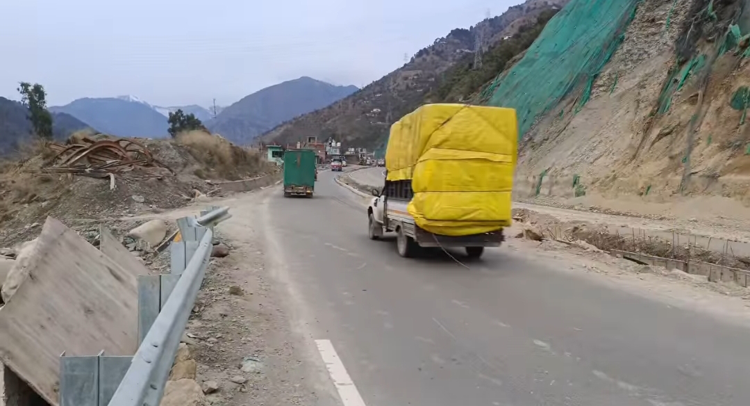 One-way traffic allowed from Jammu to Srinagar on national highway