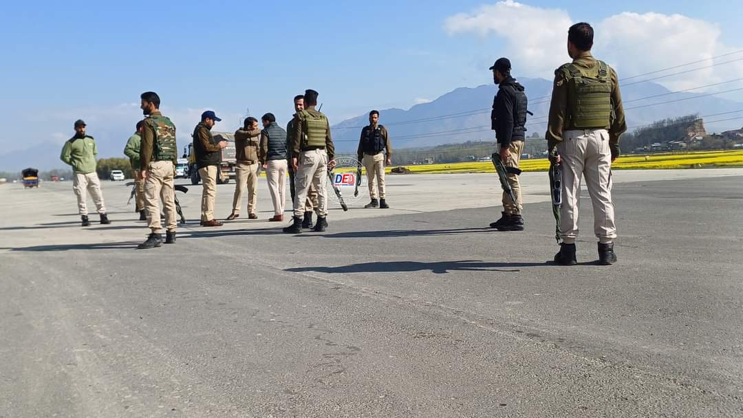 IAF conducts overnight trial on emergency landing strip in Bijbehara;Trial commenced from 03:45 to 04:30 am with 3-tier security in place, Chinook helicopter used for experiment