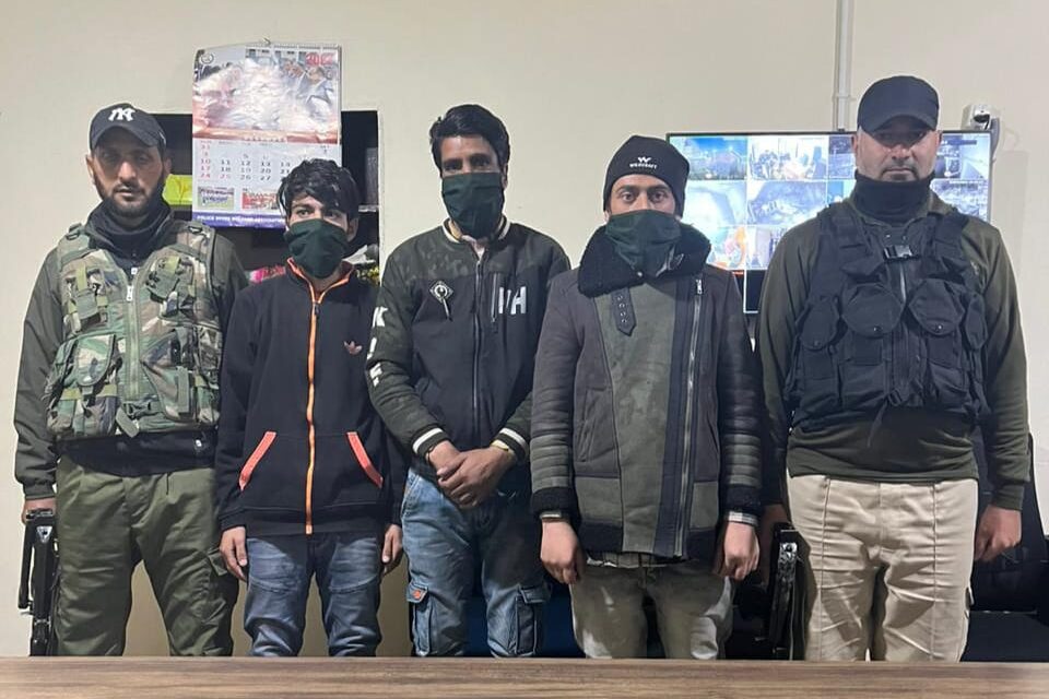 Police busts notorious gang of truck robbers in Srinagar; 03 arrested so far