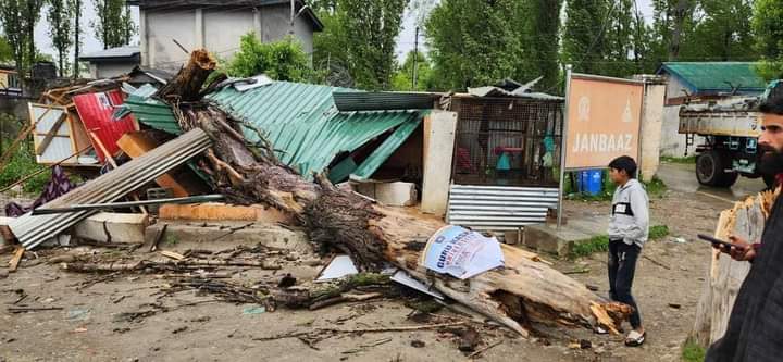 Strong winds hit North Kashmir parts, no causalities reported