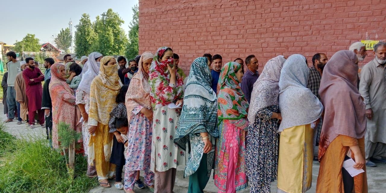 LS Polls: People defy security threat in Rajouri, Poonch, make beeline at polling booths