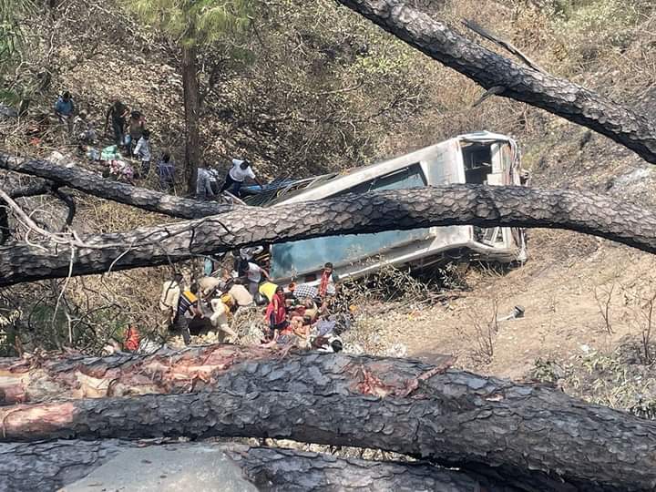 Update:21 killed, 59 injured as bus falls into gorge in Akhnoor Jammu