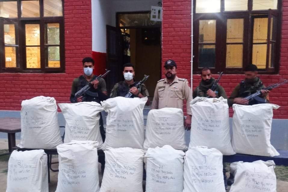 Police recovers huge consignment of contraband substances in Kulgam; arrests 03 drug peddlers in Sopore