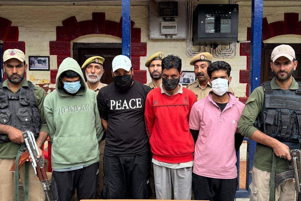 4 Notorious Drug Peddlers arrested in Pulwama, Recovered Contraband Substance:Police