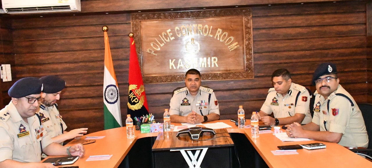 IGP Kashmir chairs security review meeting at PCR Kashmir;Reviews Security scenario in view of upcoming events