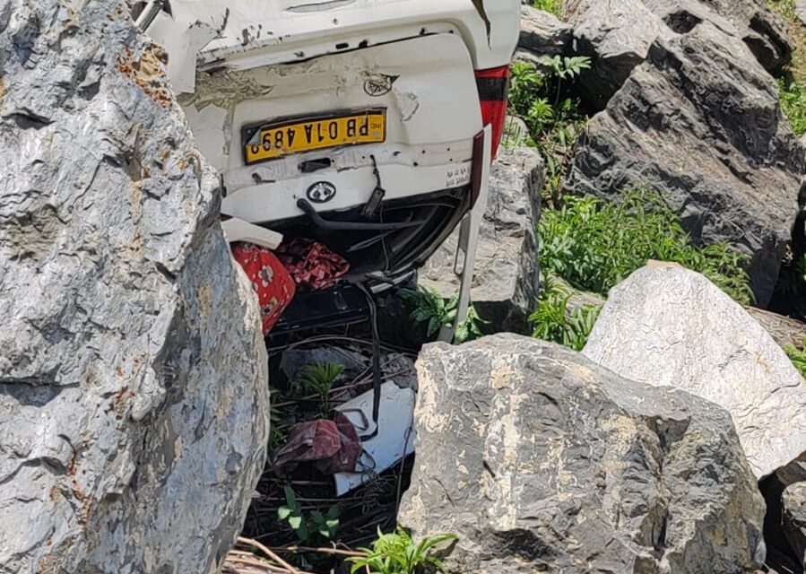 Punjab man dies, several others injured in Sonamarg road accident