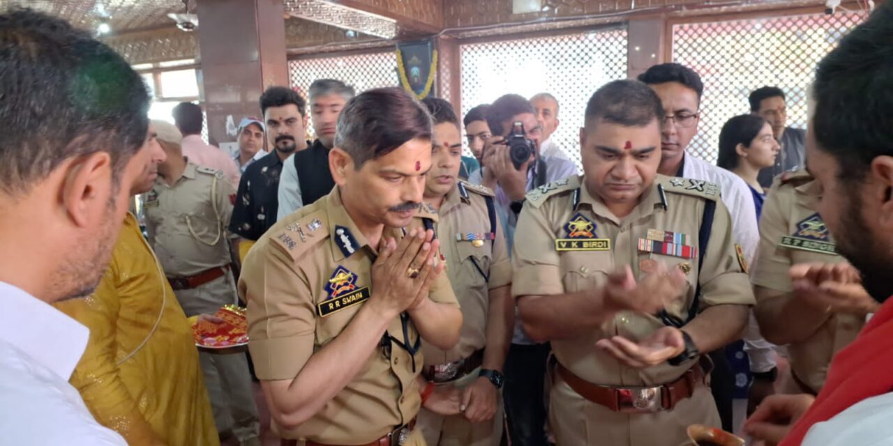 DGP J&K pays obeisance at Mata Kheer Bhawani, Prays for peace and harmony