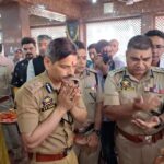 DGP J&K pays obeisance at Mata Kheer Bhawani, Prays for peace and harmony
