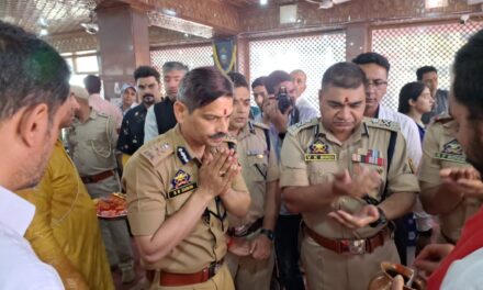 DGP J&K pays obeisance at Mata Kheer Bhawani, Prays for peace and harmony