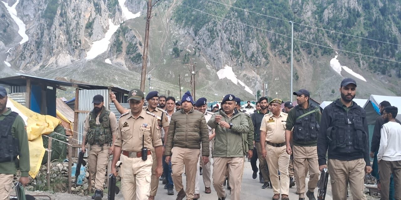 IGP Kashmir visits Baltal, reviews overall security measures enroute, camping sites & Yatra Camp Baltal.