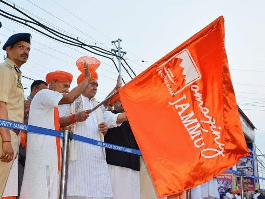 SANJY 2024: Ist batch of Yatries left for Kashmir;LG Manoj Sinha flags off Ist batch at Bhagwati Nagar