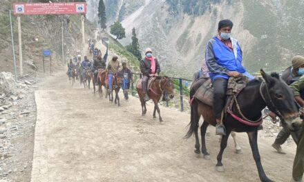 Amarnath Yatra cross 74K mark, fresh batch of over 5500 leaves from Jammu