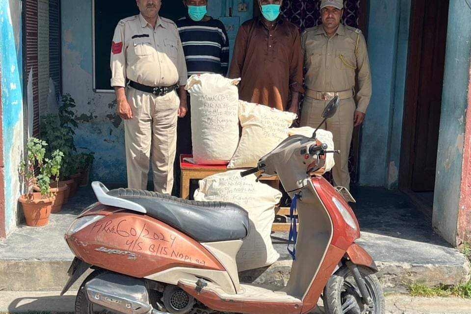 Ganderbal Police Arrested 02 notorious drug peddlers in Kangan,huge contraband substance recovered & seized.