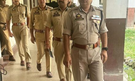 IGP Kashmir inspects Police stations in Srinagar district; Reviews implementation of new laws