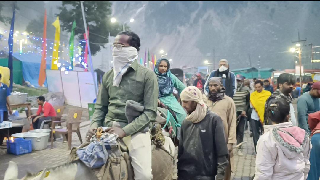 Over 25,000 pilgrims visit Amarnath cave shrine, total number crosses 1.30 lakh