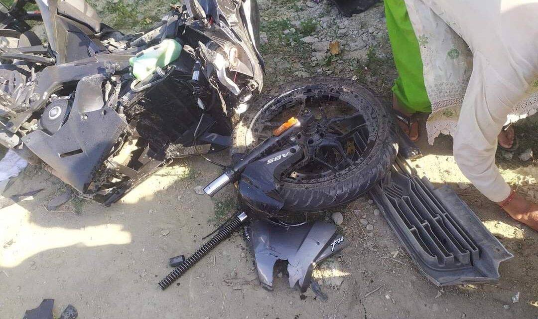 2 critically injured after bike collides head-on with vehicle in Sopore