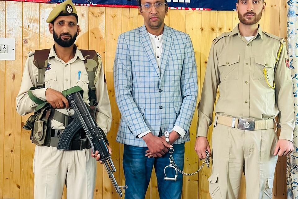 Police arrest absconder evading his arrest for more than 4 years in Baramulla