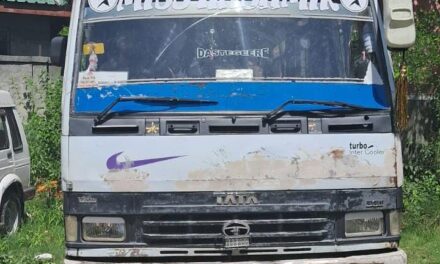 ARTO Ganderbal seized Mini-bus after passengers complained misbehaviour by driver