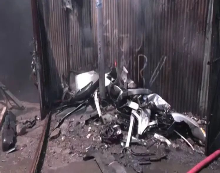 Fire breaks out in car repair shop in Srinagar