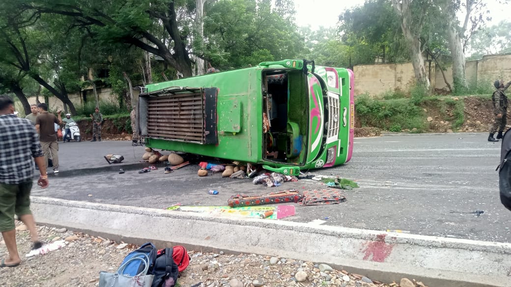 Mini bus overturns in Jammu, 30 injured