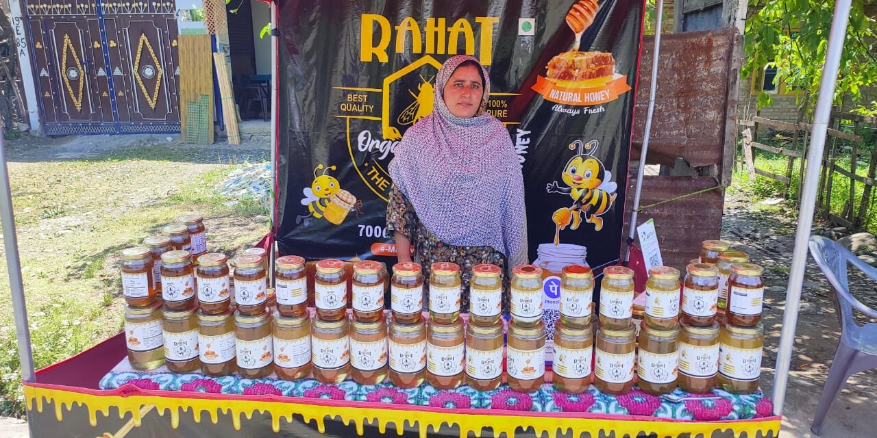 Anantnag woman turns entrepreneur with beekeeping venture, runs several roadside stalls